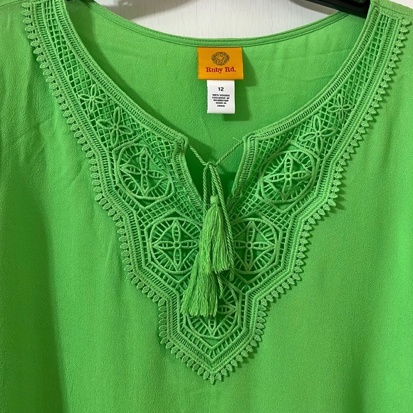 Ruby Rd. Lime Green Blouse - Picture 4 of 6